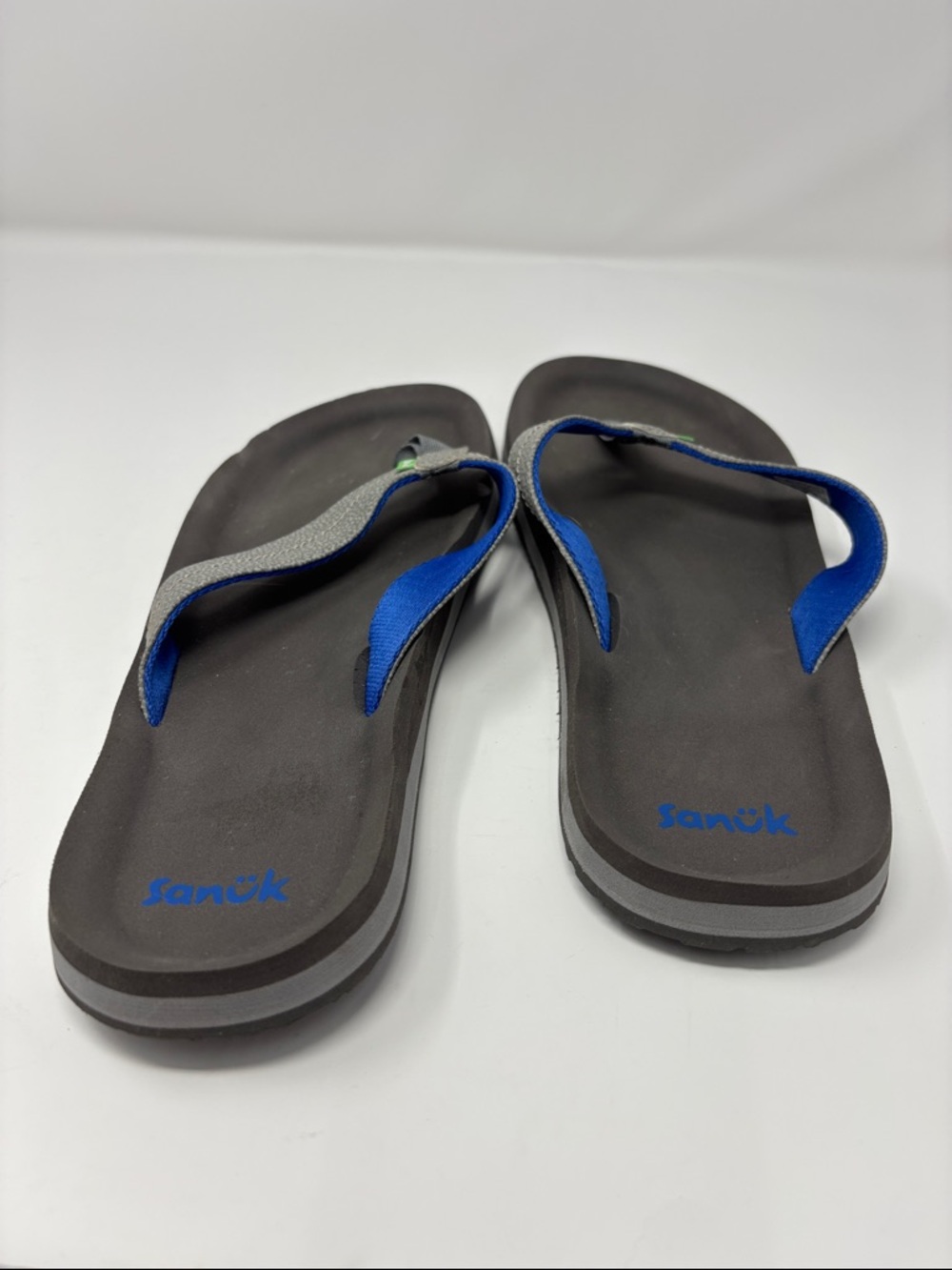 Sanuk | 12 Gray and Black Flip Flop Sandals with Blue Accents - Picture 4 of 7